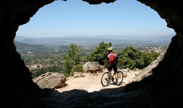  Cycling on various paths 